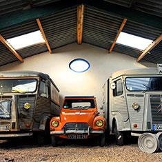 Conservatoire de La Lue avec la collection de voitures de Henk et Jean