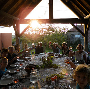 Coucher du soleil pendant le repas du soir à La Lue